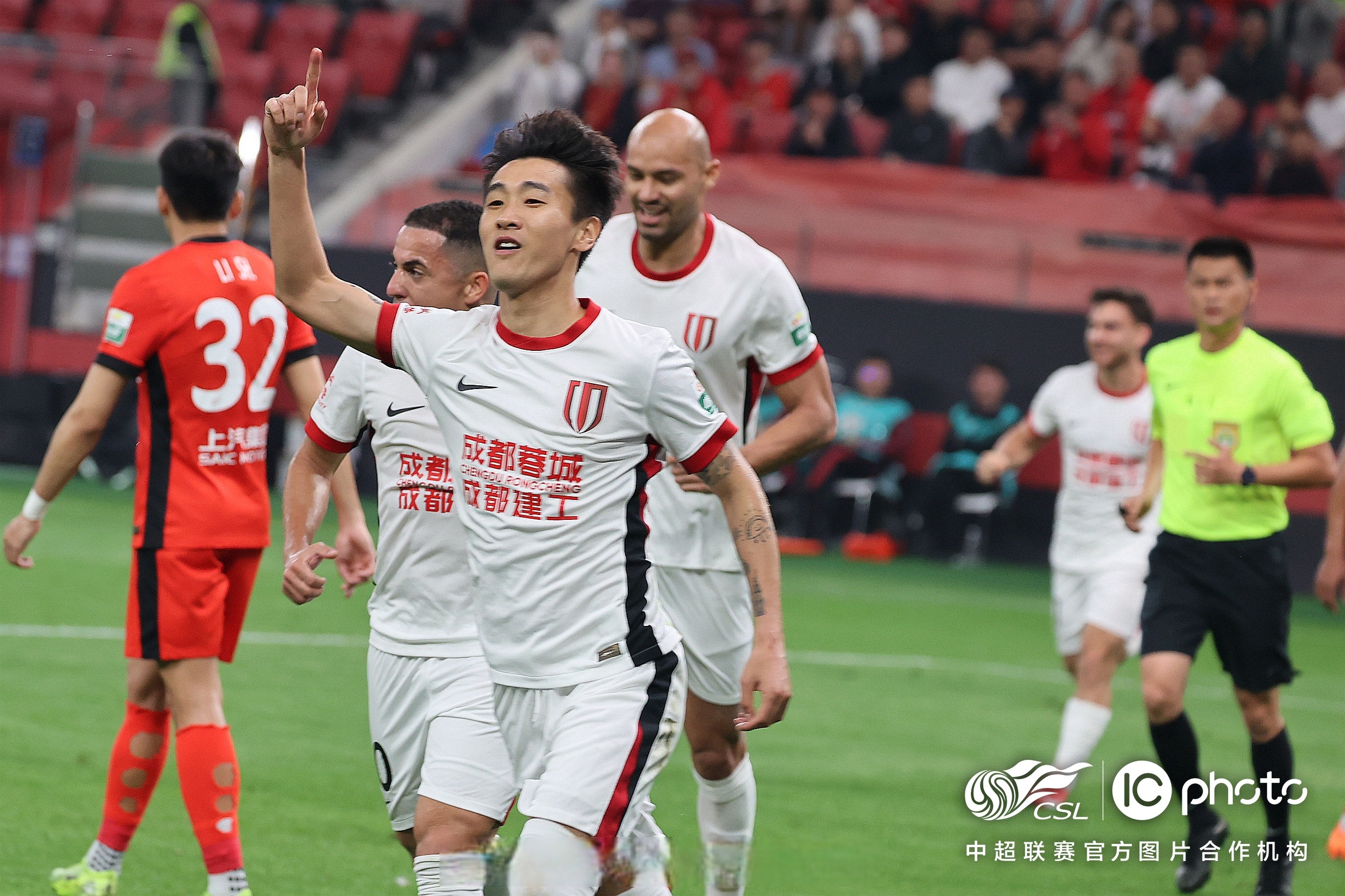 成都蓉城加时末段迎来里程碑，志在西甲名次提升，态度坚定，临场指挥获称赞(高炮65师聚会美篇)