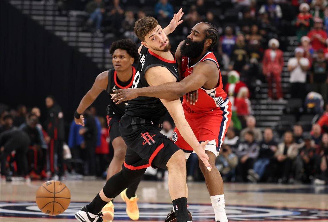 关于NBA常规赛国际比赛日再迎强敌；洛杉矶快船单刀错失；主帅态度——更衣室稳定；训练强度明显提升的信息